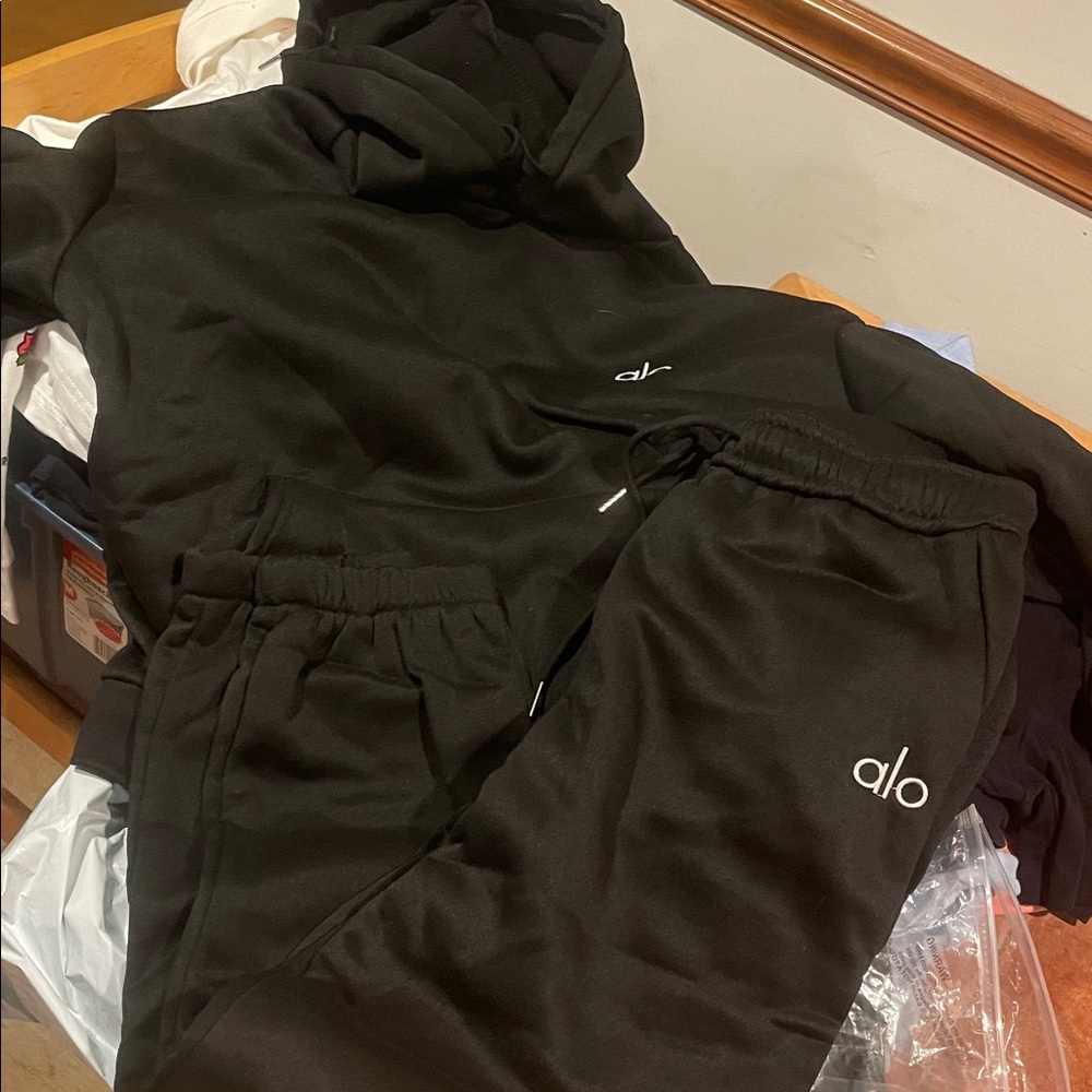 ALO Yoga Charcoal sweatsuit